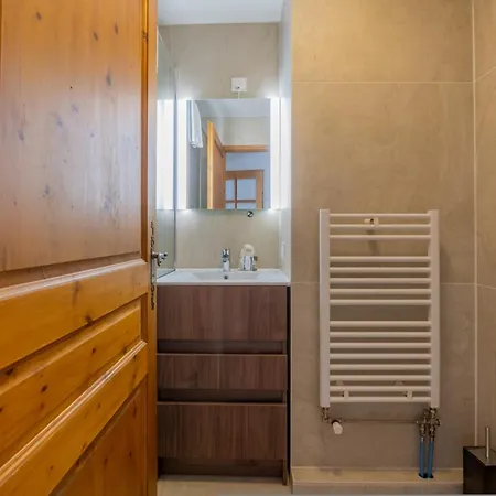 Courmayeur C44 - Happy