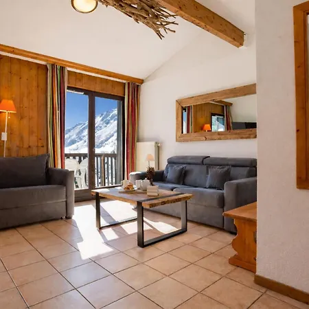 Courmayeur C44 - Happy