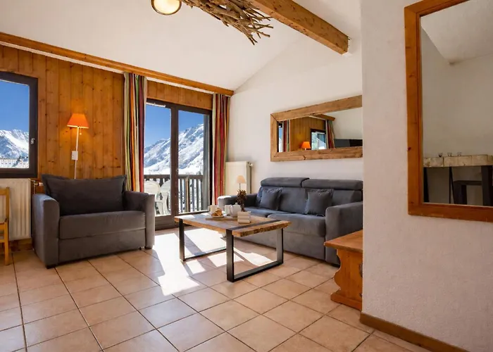 Courmayeur C44 - Happy